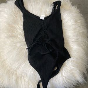 MeToWe (Pacsun) Black Bodysuit Tank w/ Cut Out SM
